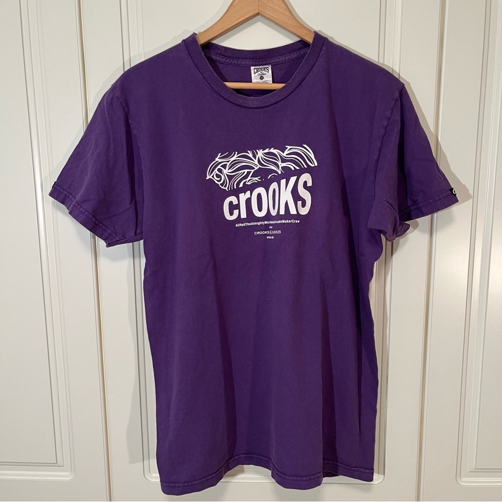 Crooks & Castles graphic tee purple with white graphics men's size L 100% cotton